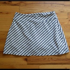 Athleta women’s small striped skirt- Grey/White